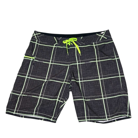 Quicksilver Men's Black and Green Plaid‎ Unlined Board Shorts Sz 38 - Picture 1 of 10